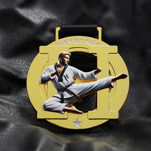 Nouvelles médailles sportives en alliage de zinc doré, souvenirs de Taekwondo, médailles creuses gravées au laser avec impression couleur HD - Product Image 1