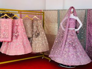 Lehenga Choli semi-cousu de style indien, exquis et brodé, pour adultes, par Hinda Designer, entièrement orné de pierres Zarkan et de diamants - Product Image 4