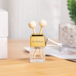8ml parfüm araba hava spreyi şişesi kare cam uçucu yağ araç havalandırma difüzörü klip ile - Product Image 1