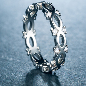 Anello Ovale Trendy da Donna con Intaglio Traforato, Fascia Statement per Outfit Quotidiani e da Festa, Accessorio Gioiello - Product Image 4