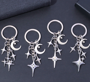 Porte-clés vintage étoile et lune, pendentif étoile en métal ajouré, breloque de sac tendance pour sac à main et cadeau - Product Image 1
