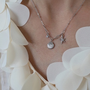 Collier simple et tendance à 2 couches, plaqué or, en acier inoxydable, avec pendentif rond fait main, bijoux pour garçon et fille - Product Image 2