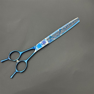 Tijeras de Peluquería Canina de Acero Azul de 7.5 Pulgadas, Tijeras de Entresacar con Patrón Damasco, Herramientas Profesionales de Acero Inoxidable para Cortar el Pelo de Perros - Product Image 5