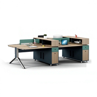 Poste de travail moderne pour 4 personnes avec étagère supérieure, base métallique en Y, bureau quadruple en panneaux de particules E1