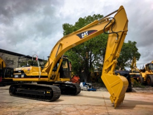 Excavatrice sur chenilles Caterpillar 320BL d'occasion en bon état, provenance Japon. CAT 320B 320BL 320C 320CL 320D. Matériel lourd d'occasion en vente. - Product Image 3