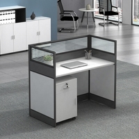 Bureau de travail modulaire commercial moderne, poste de travail individuel avec structure métallique, plateau en bois et armoire mobile verrouillable