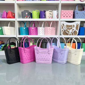 Sac fourre-tout Croc <span class=keywords><strong>multicolore</strong></span> de taille moyenne avec logo pour femmes, vente en gros - Product Image 1