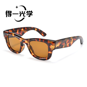 Thick-Framed <b>Square</b> <b>Sunglasses</b> Black PC <b>Frame</b> UV400 Protection Unisex Style Type 3 Sunshades - Product Image 5