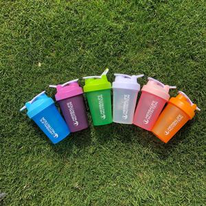 Bpa無料カスタムロゴハーバライフプロテインシェーカースポーツウォーターボトルジムフィットネスミルクパウダーシェーカーカップ400ml - Product Image 2