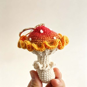 Porte-clés Champignon au Crochet Fait Main, Breloque de Sac Tricotée Arc-en-ciel, Pendentif Mignon Amigurumi, Cadeau pour Femmes et Filles - Product Image 1