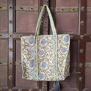 Bolso Tote de Algodón Acolchado Hecho a Mano, Bolso de Hombro Grande Estilo Indio para Viaje - Product Image 2