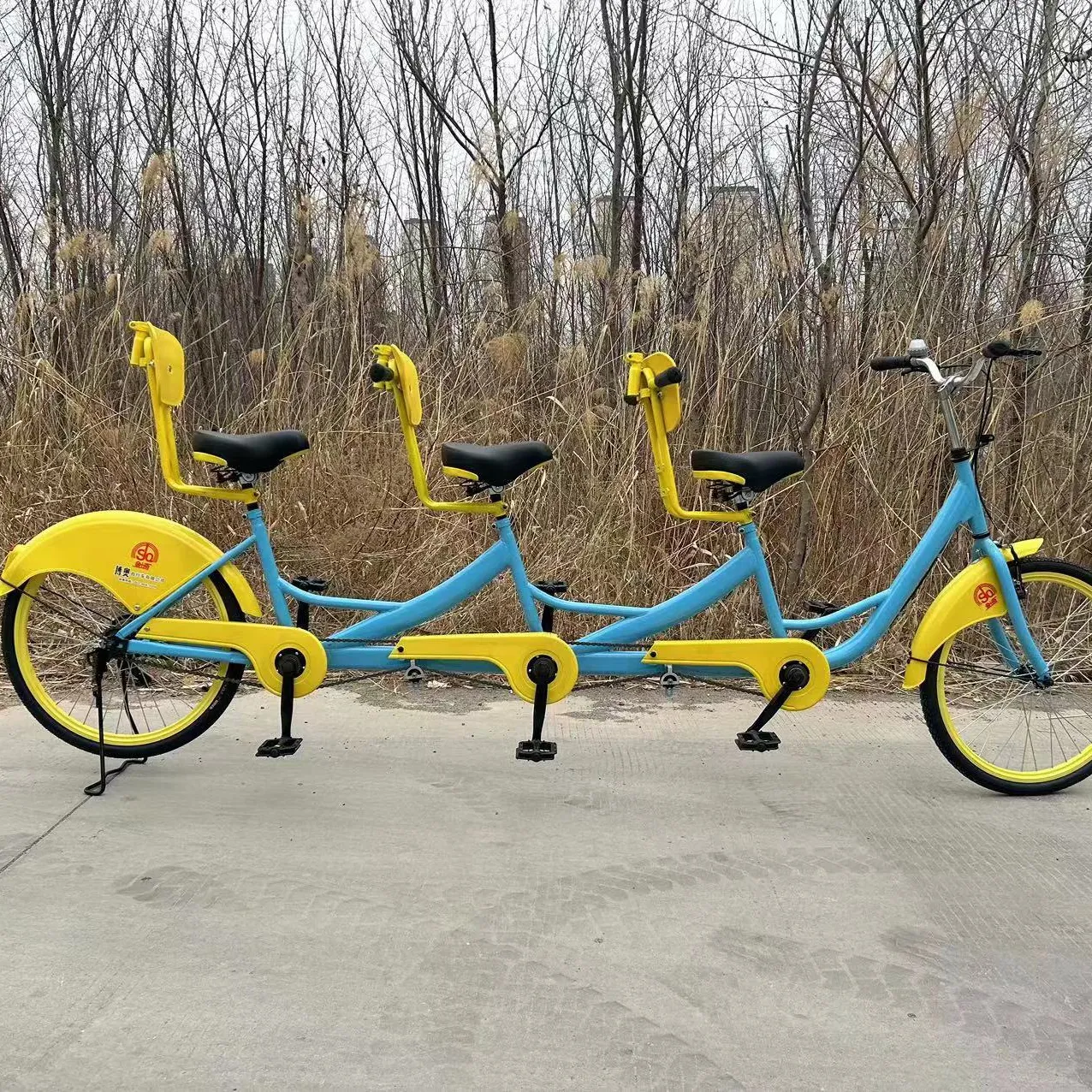 Vélo Surrey pour 4 personnes en Chine, vélos tandem à quatre roues de 26 pouces pour quatre personnes