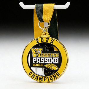 Médaille de champion de <span class=keywords><strong>ligue</strong></span> personnalisée de qualité supérieure |   Médaille plaquée or émaillée, fabrication d'usine, pour tournois de football et événements scolaires - Product Image 1