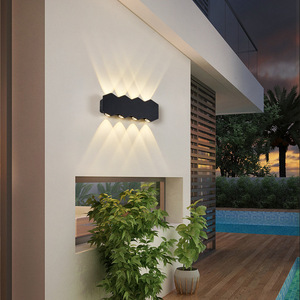 Applique murale LED extérieure en alliage d'aluminium, étanche, blanc chaud 3500K, angle de faisceau 20 degrés, lumière de jardin murale, garantie 10 ans - Product Image 3
