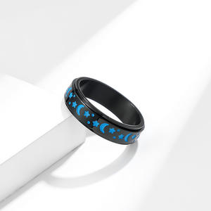 Bague rotative unisexe en acier titane Star Moon, bijou cadeau anti-stress à effet lumineux - Product Image 4