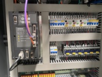 Système d'usinage vertical multiaxe haute performance VMC650 avec interface de contrôle numérique