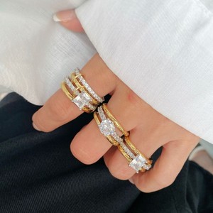Anillo de Zirconia Multicapa D927 al por Mayor, Joyería Única de Latón Chapado en Oro para Mujer y Hombre, Anillos de Dedo con Circonitas para el Uso Diario - Product Image 4