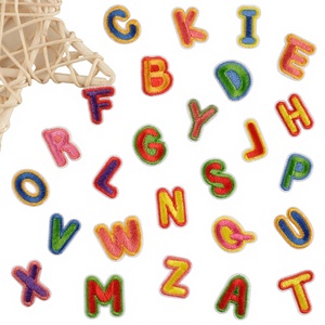 Patchs brodés A-Z, motifs de dessins animés originaux <span class=keywords><strong>en</strong></span> anglais, <span class=keywords><strong>en</strong></span> polyester, <span class=keywords><strong>en</strong></span> forme de <span class=keywords><strong>lettre</strong></span>, accessoires vestimentaires, badges, patchs thermocollants - Product Image 1