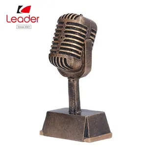 Trofi penghargaan musik piala penghargaan Resin dekoratif mikrofon hiasan meja ornamen