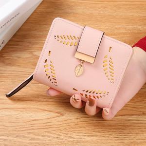 Cartera corta de piel sintética para mujer con monedero dorado con diseño de hojas huecas y tarjetero - Product Image 2