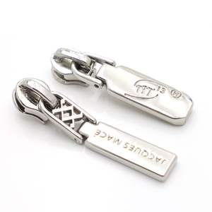 Tirette de <span class=keywords><strong>fermeture</strong></span> <span class=keywords><strong>éclair</strong></span> en alliage de zinc de 30 mm, design personnalisé de luxe, avec logo, plaqué argent, petite tirette en métal # 3 pour sacs et vêtements - Product Image 1