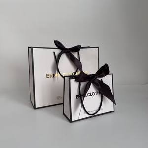 Bolsas de Papel Blancas con Ribete Negro y Logotipo en Dorado, Bolsas de Papel de Lujo para Regalos del Día de San Valentín con Cinta de Raso Negra - Product Image 6