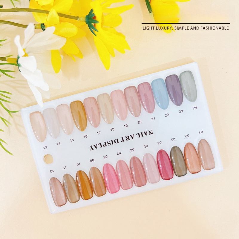 24 couleurs (avec des bouts d'ongle)