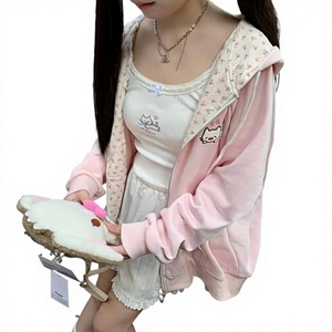 Sudadera con Capucha Rosa Adorable con Gráficos, Detalle de Gato, Corte Regular, Bordado Digital, 100% Algodón Felpa, Estilo Casual Urbano - Product Image 3