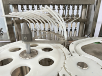 Machine de remplissage, de sertissage et d'étiquetage Hebo à double tête avec moteur pneumatique pour flacons en verre de 3 ml