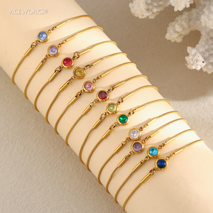 สร้อยข้อมือแบบเลื่อนปรับได้ประดับพลอยประจำเดือนเกิด |   สร้อยข้อมือสแตนเลสสตีลชุบทอง 18K PVD แบบปรับได้ พร้อมจี้ประดับเพชร CZ รูปทรงหินประจำเดือนเกิด - Product Image 4