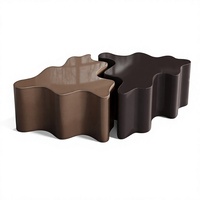 Ensemble de tables basses modernes en HDF peintes sur mesure, en forme de puzzle imbriqué, pour salon design, inspiré des projets de villas de luxe en Finlande