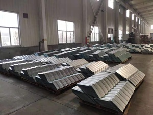 Hojas de techo de acero con revestimiento de piedra, precio de Material barato de fábrica para metros cuadrados de azulejos de techo de Metal Tudor - Product Image 6