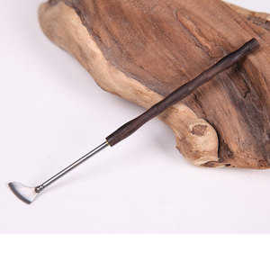 Ensemble d'outils de cérémonie d'encens pour débutants avec manche en ébène, comprenant une cuillère à encens, un grattoir à cendres et un outil pour la purification. - Product Image 1