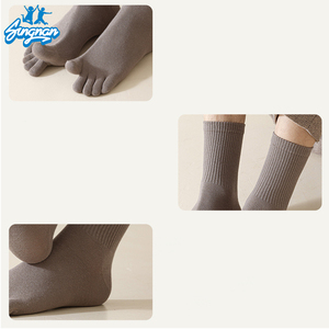 Chaussettes à cinq doigts en coton pour hommes Grip Autumn Medium Tube Knitting Pattern 5 Toe Cotton Socks Sports Anti-Odor Cotton Foot Tube Socks - Product Image 4