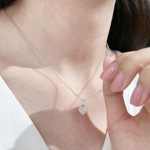Collar de Plata 925 Hipoalergénico y Antideslustre de Alta Calidad Dylam con Cadena de Eslabones y Colgante de Corazón con Circonita 5A - Product Image 3