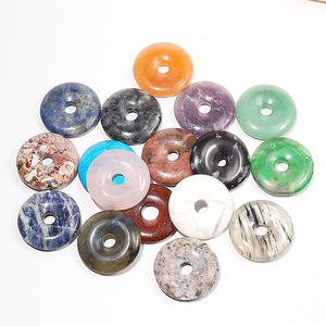 Colgantes de Piedra de Cuarzo Natural de 30 mm al por Mayor, Cristales Curativos, Gemas en Forma de Donut para la Fabricación de Joyas - Product Image 1