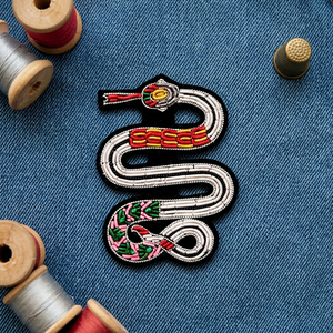 DISEÑO DE SERPIENTE INSIGNIA BORDADA SEDA - Product Image 3