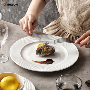 Plato de cerámica blanca de lujo al por mayor de 10.5 pulgadas, plato plano ecológico de porcelana, juego de platos de porcelana de nuevo estilo. - Product Image 5