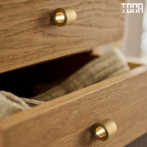 Manija de Puerta de Latón Minimalista Contemporánea, Herrajes para Ventanas Resistentes, Acabado Cepillado, Lujo para Interiores de Villas, Latón Sólido para Cajones de Cocina - Product Image 6