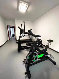 Bicicleta de Spinning con Resistencia Magnética, Estructura de Acero Estable, Asiento Ajustable, Bicicleta Fija para Uso Doméstico y Comercial - Product Image 2