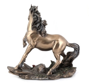 Sculpture de cheval en résine, statue de table faite à la main avec technique de moulage, figurine animale pour la décoration de la maison - Product Image 4