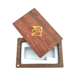 Caja de Perfume de Madera Rectangular 13x8.5x5cm con Estampado Dorado, Almacenamiento de Cosméticos Hecho a Mano - Product Image 3