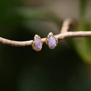 Pendientes de Moda con Piedras, Acero Inoxidable 316L, Baño de Oro PVD, Piedra Morada, Sostenibles y Resistentes - Product Image 3