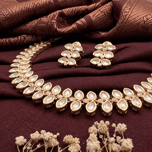 Elegante Conjunto de Collar Gargantilla de Latón Chapado en Oro con Moissanita y Kundan, y Pendientes a Juego, Joyería de Diseño para Aniversario para Mujer - Product Image 4