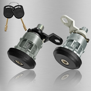 กุญแจทรงกระบอก Quanshun รุ่น FT138M4 สำหรับรถฟอร์ดทรานซิท พร้อมกุญแจ 2 ดอก สีดำ ทำจากพลาสติกผสมทองแดงและสังกะสี - Product Image 1