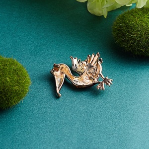 Broche creativo único colorido esmalte tucán Cormorant Bird para hombre, joyería a granel - Product Image 6