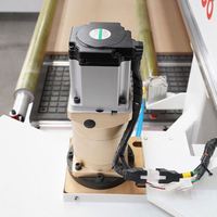 Máquina de Grabado Personalizada Modelo A4-1325-C8-Pro con Cambiador de Herramientas de Disco y Rodillo de Presión para Paneles Perforados