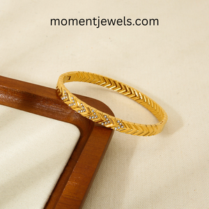 Brazalete Chapado en Oro de 18K, Resistente al Agua, Acero Inoxidable que No se Deslustra, con Incrustaciones de Diamantes, Regalo para Mujer - Product Image 6