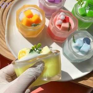 Ensemble de jouets sensoriels en silicone QY, formes variées disponibles, gobelets en gelée colorés avec décorations de fruits, unisexe - Product Image 1