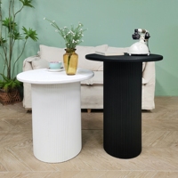 INNOVA Nordischer Moderner Weißer Massivholz-Beistelltisch, Dekorativer Langlebiger Couchtisch im Zeitgenössischen Europäischen Design für Wohnzimmermöbel